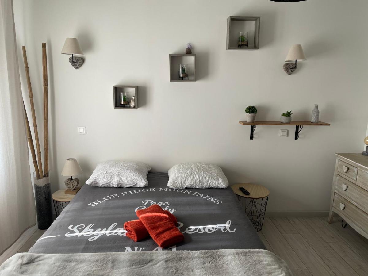 Lens-Lestang Le Regrimet Avec Parking Gratuit Et Prive B&B 외부 사진